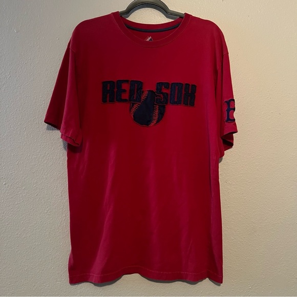 Boston Red Sox Majestic Embroidered Graphic Tee T-Shirt Large - Picture 1 of 5